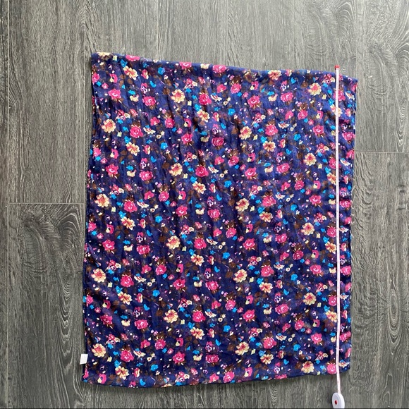 EUC Navy Blue Floral infinity scarf - Picture 7 of 10